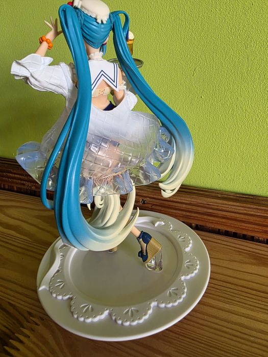 Продавам различни фигурки на Hatsune Miku