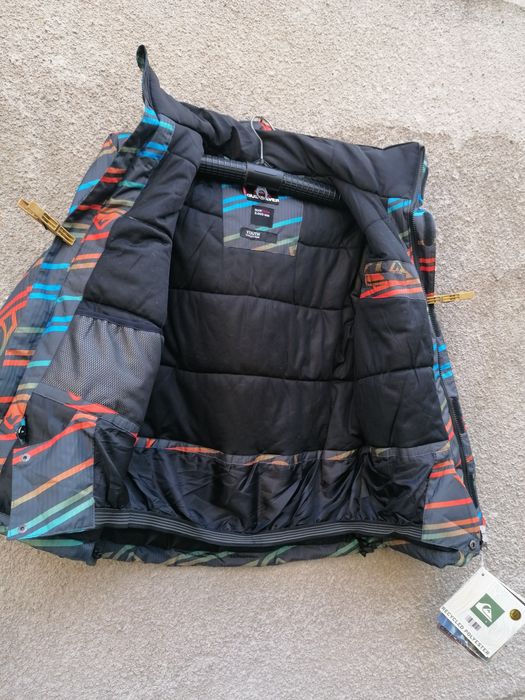 Продавам чисто нови детски зимни комплекти - яке и панталон с тиран