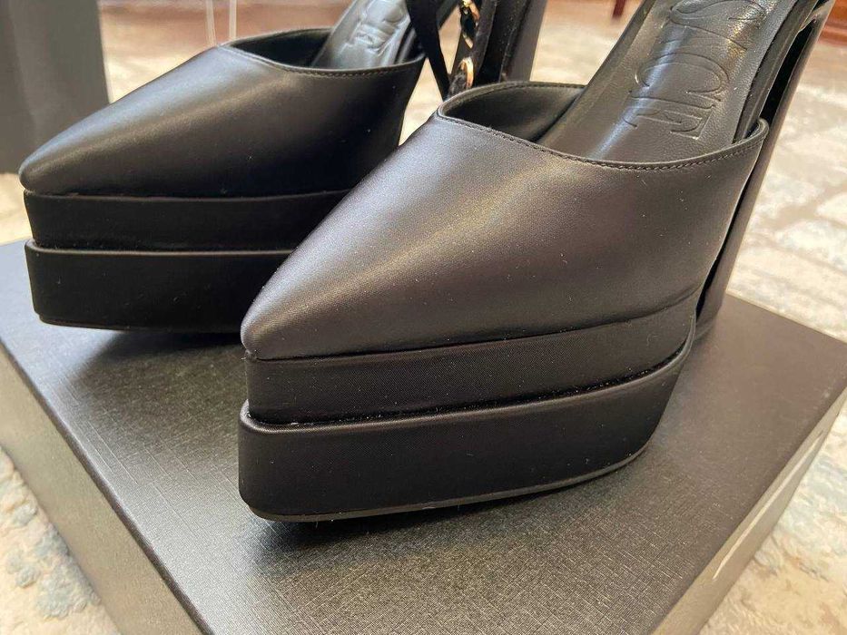 Сатиновые туфли на платформе Aevitas Pointy