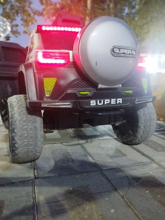 Yumshoq balonli 12voltli mashina hamma joyi ishlaydi ideal mashina