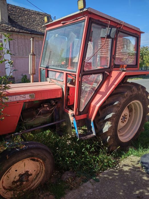 Tractor în stare bună de funcționare