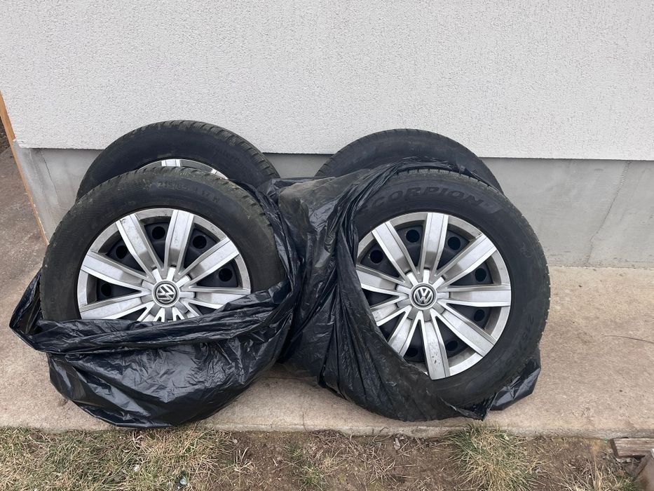 Set 4 roți VW Tiguan R17 originale – jante tablă + anvelope iarnă Pire