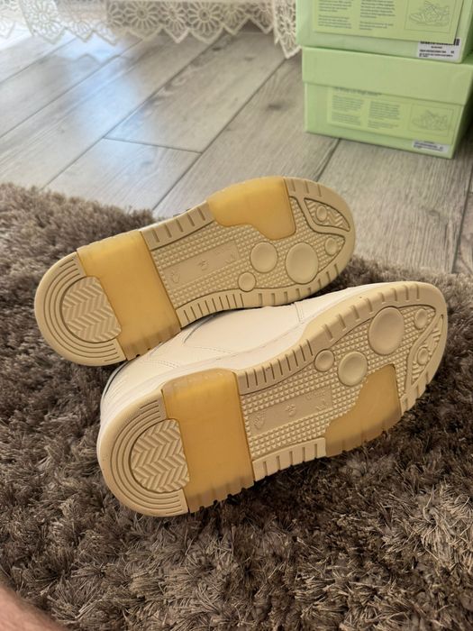 Adidasi off white nou