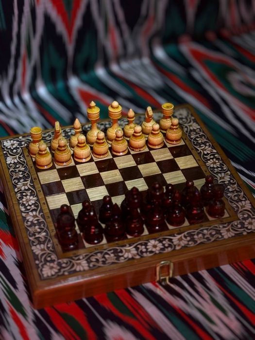 Шахматы резные ручная работа национальный сувенир