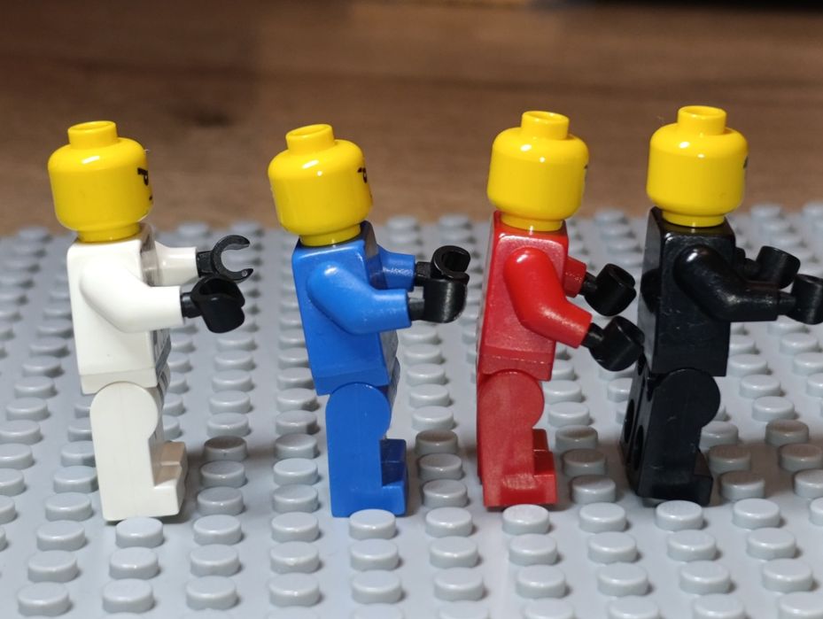 Lego Ninjago The Golden Weapons : Kai, Jay, Zane, Cole ( Pilot 2011)