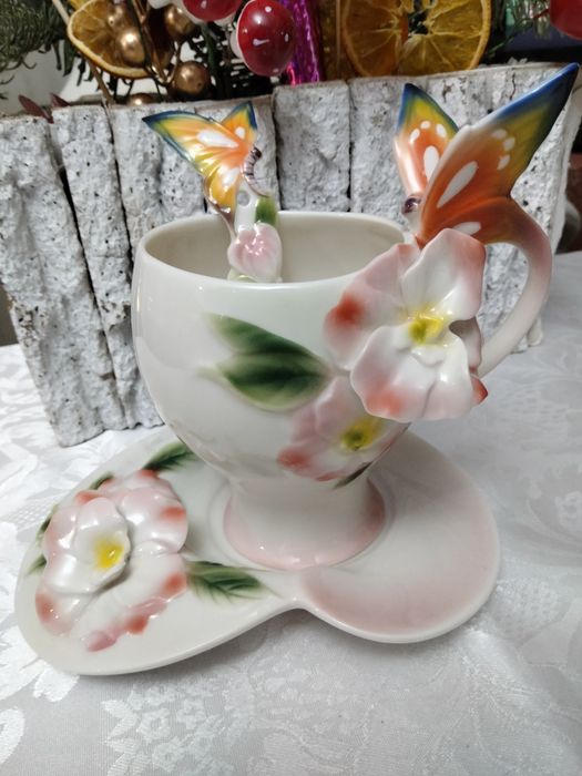 Ceașca porțelan cu lingurița,lucrata manual