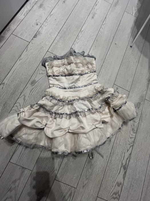 Рокля с камъчета