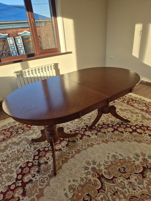 Продам стол в гостиную