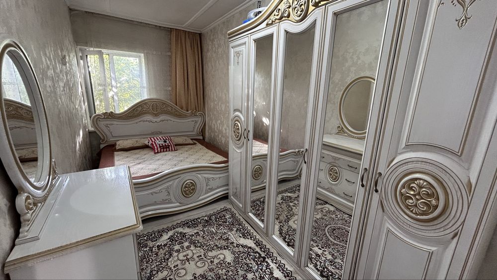 Срочно продам Гарнитур 180.000