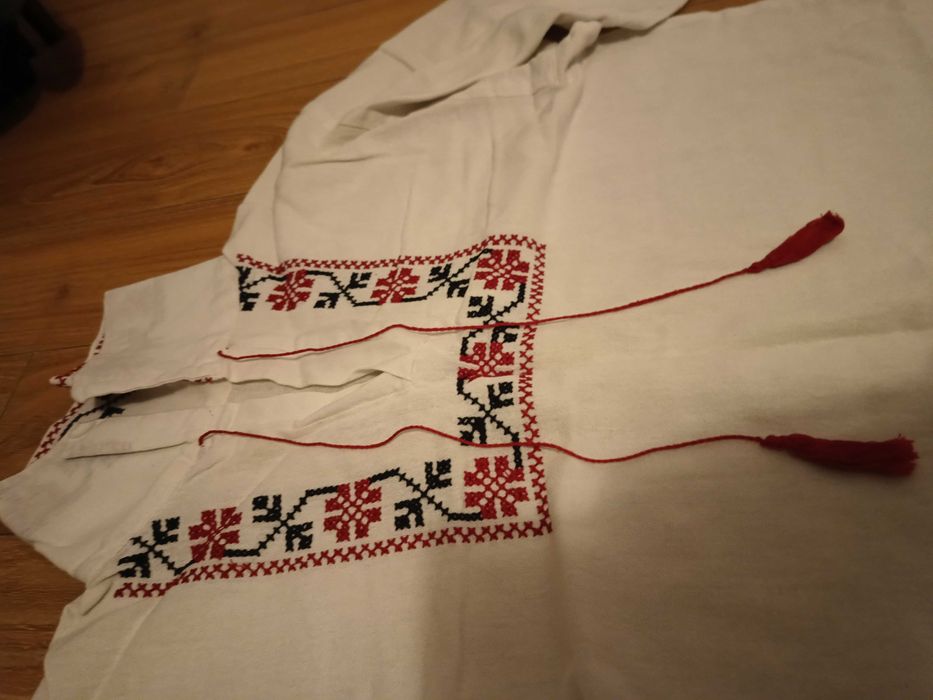 Costum popular tradițional bărbați: Ie, pantaloni,brau, șosete vintage