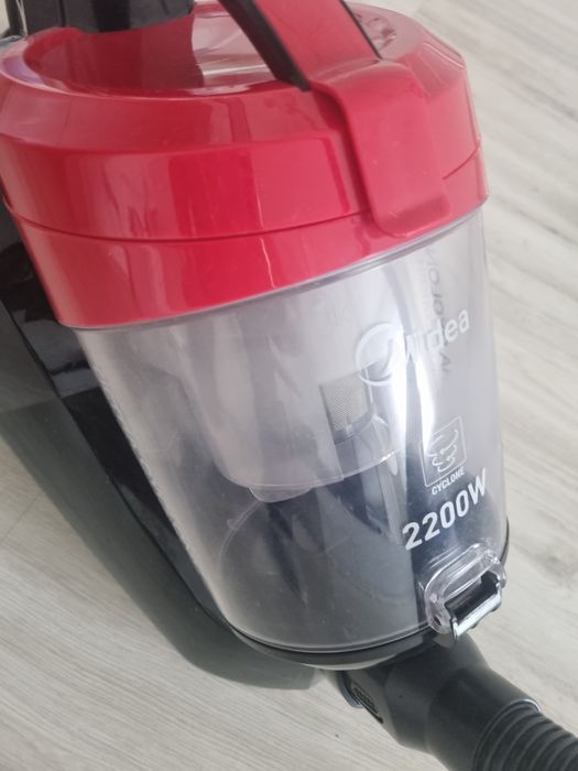 Пылесос Midea продам