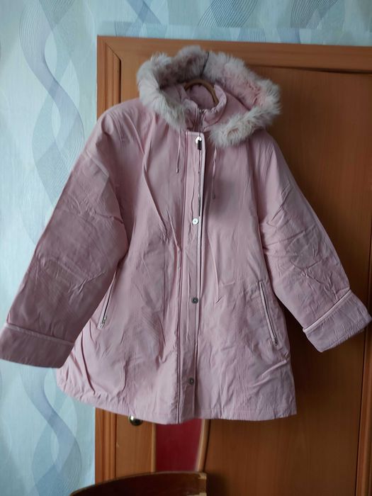 Продам куртки жен 52-58 разм. 6000 тг.
