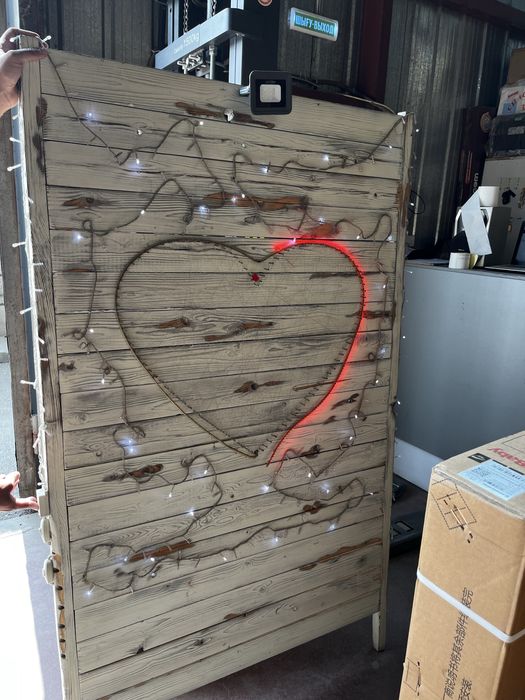 Фото зона с сердечкой