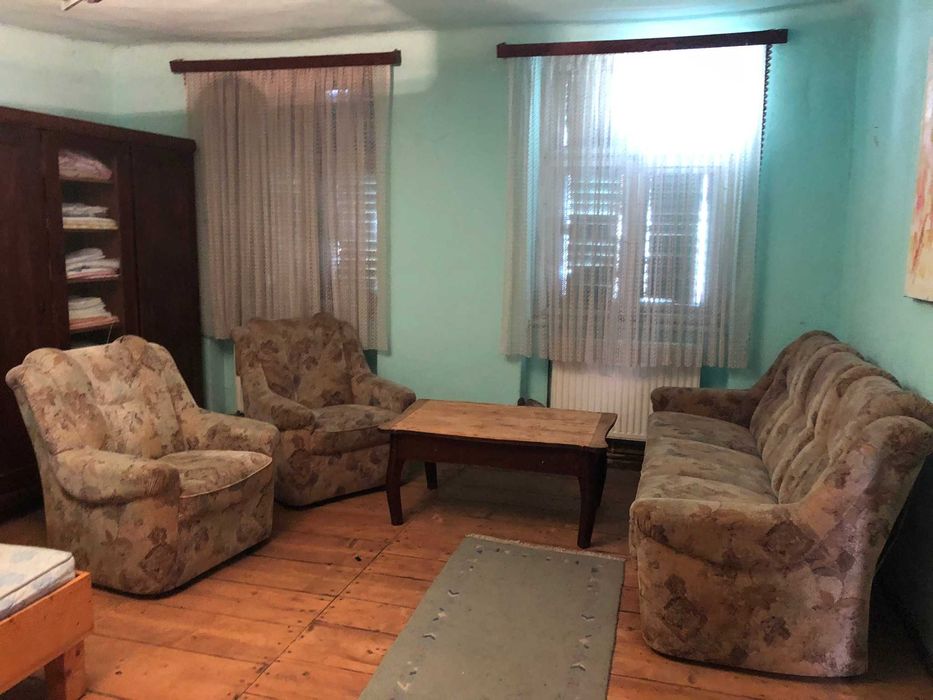 Vand casa in centrul Cisnadiei, 2 apartamente 135.000€