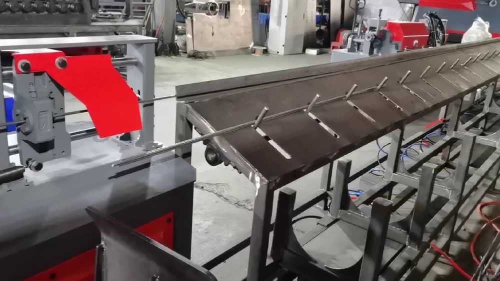 Masina de indreptat fier beton colac UDF 5-14 B cu colector de bare