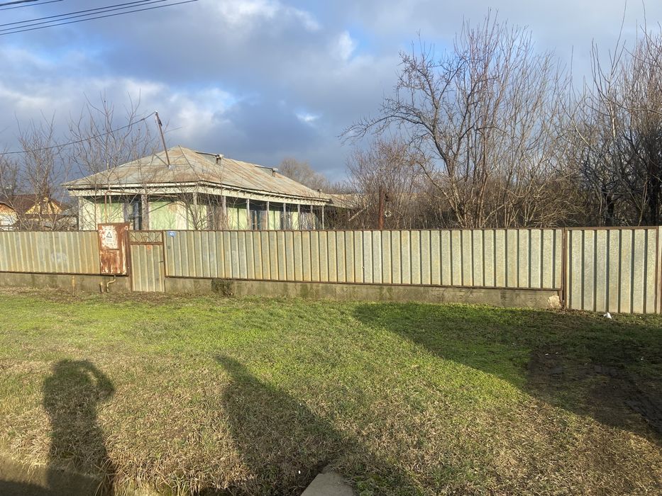 Casa batrâneasca de vanzare  + teren intravilan