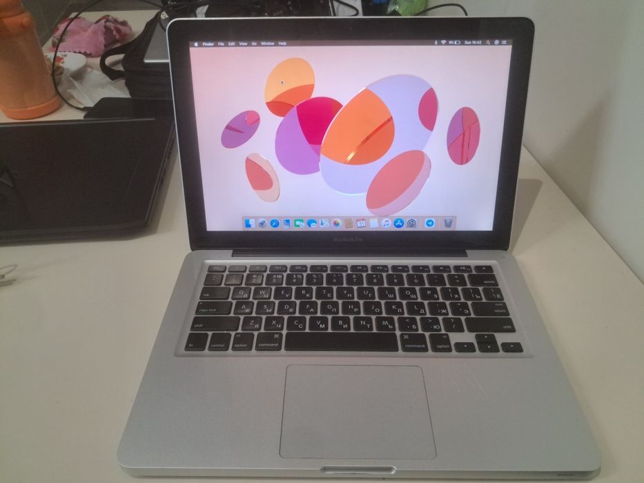 Macbook pro 13 yaxshi holatda