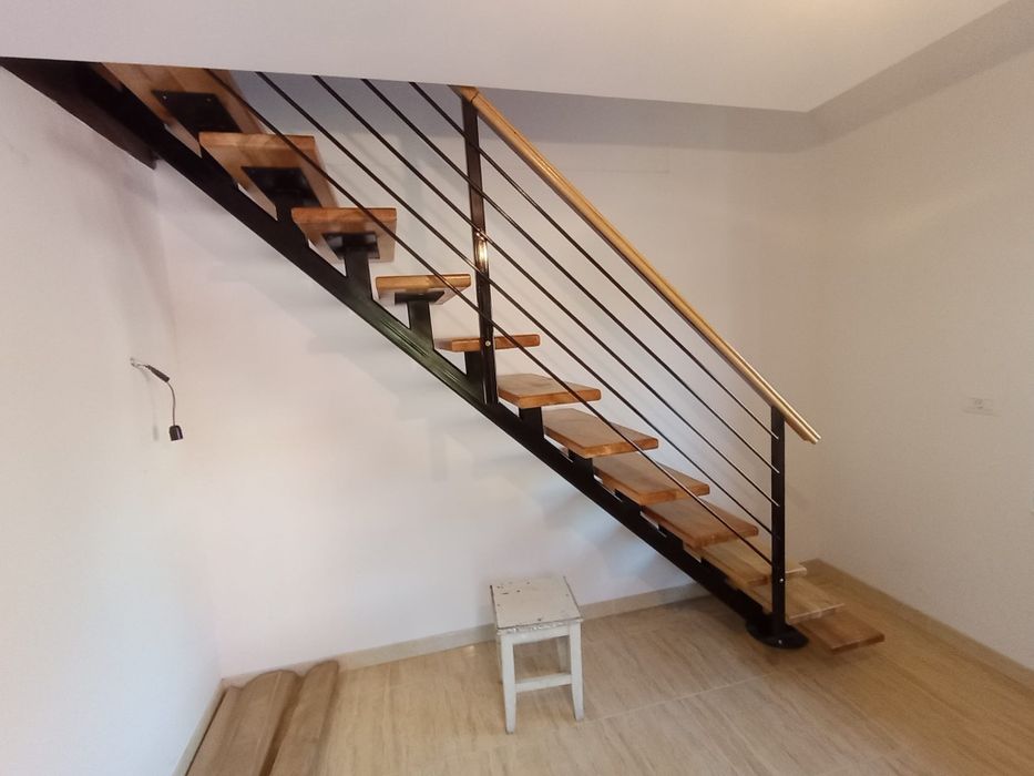 Scari Metalice Moderne