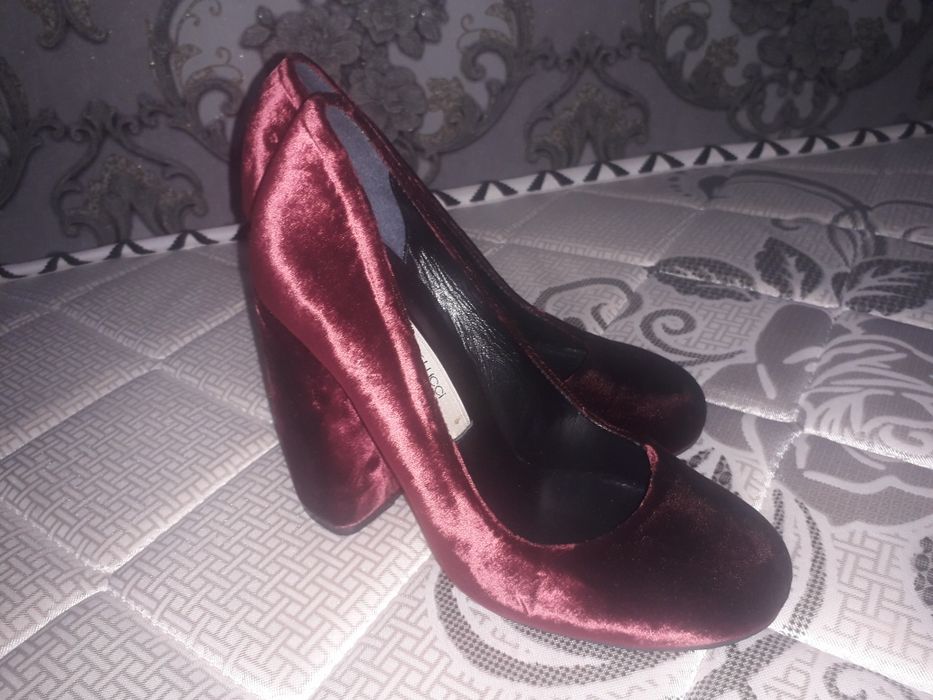 tufli sotiladi bir marta ham kiyilmagan yangi