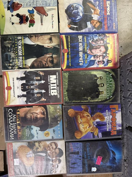 Диски кассеты VHS