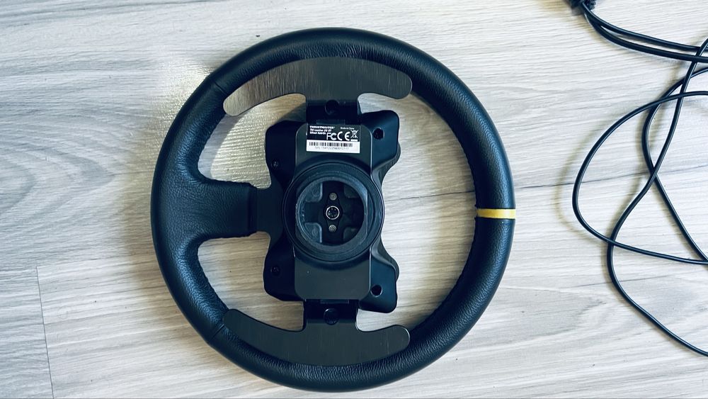 Volan Thrustmaster TX Leather Edition (PC / Xbox) + pedale T3PM