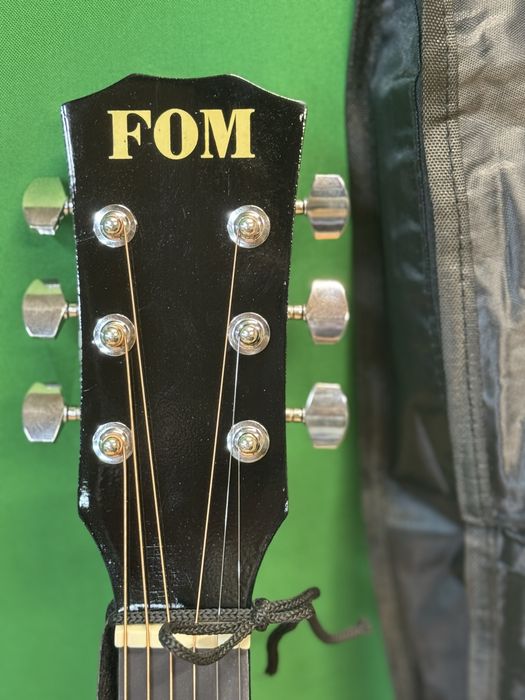 Гитара новая полный комплект