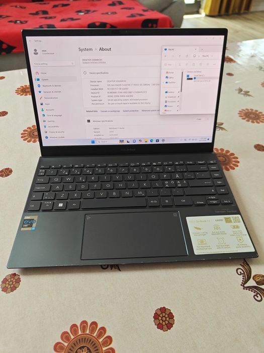Asus ZenBook 13 cu procesor i7 11th RAM  16 GB Ssd  512 GB