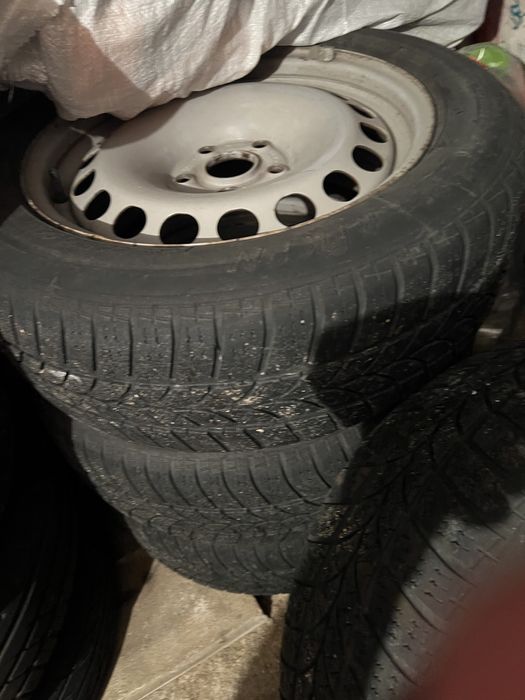 Vand sau schimb Set genți de tablă cu cauciucuri 205/55/16