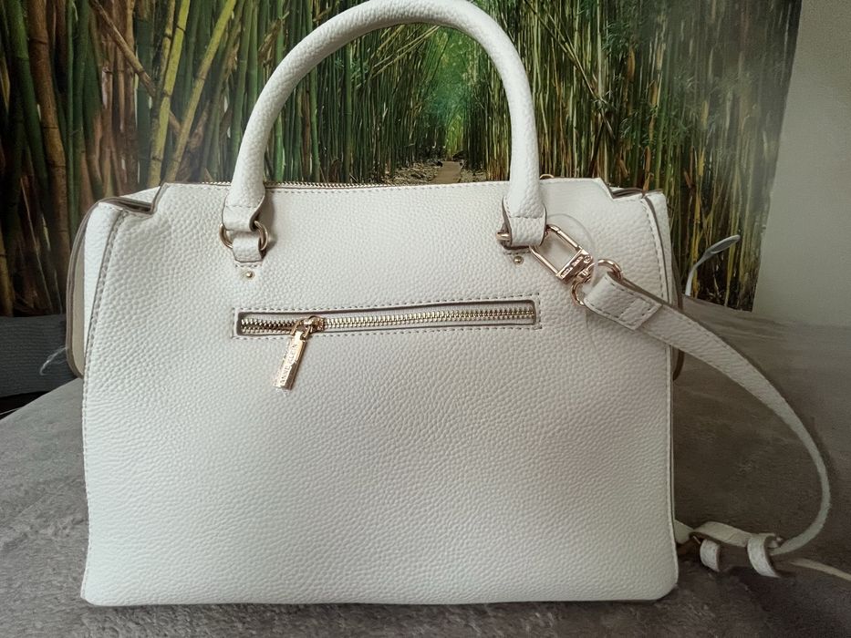 Нова чанта Anne Klein