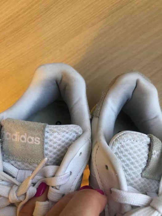 бели кожени Adidas