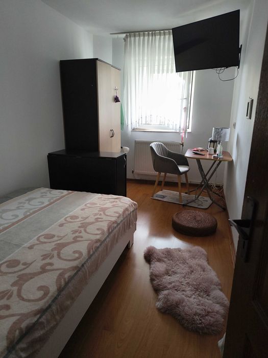 Apartament 3 camere semidecomandat