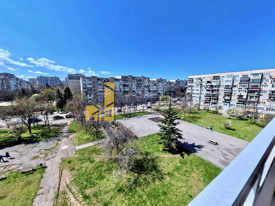 Двустаен апартамент в кв. Люлин 1