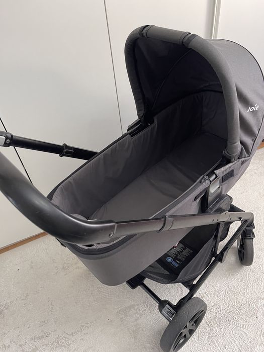Продается коляска Joie