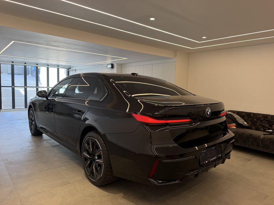 BMW 740 LD M PAKET PRO 2024 Indivdiual Sky-Lounge Uși-Electrice Swarovski Grila iluminată Primul Propietar