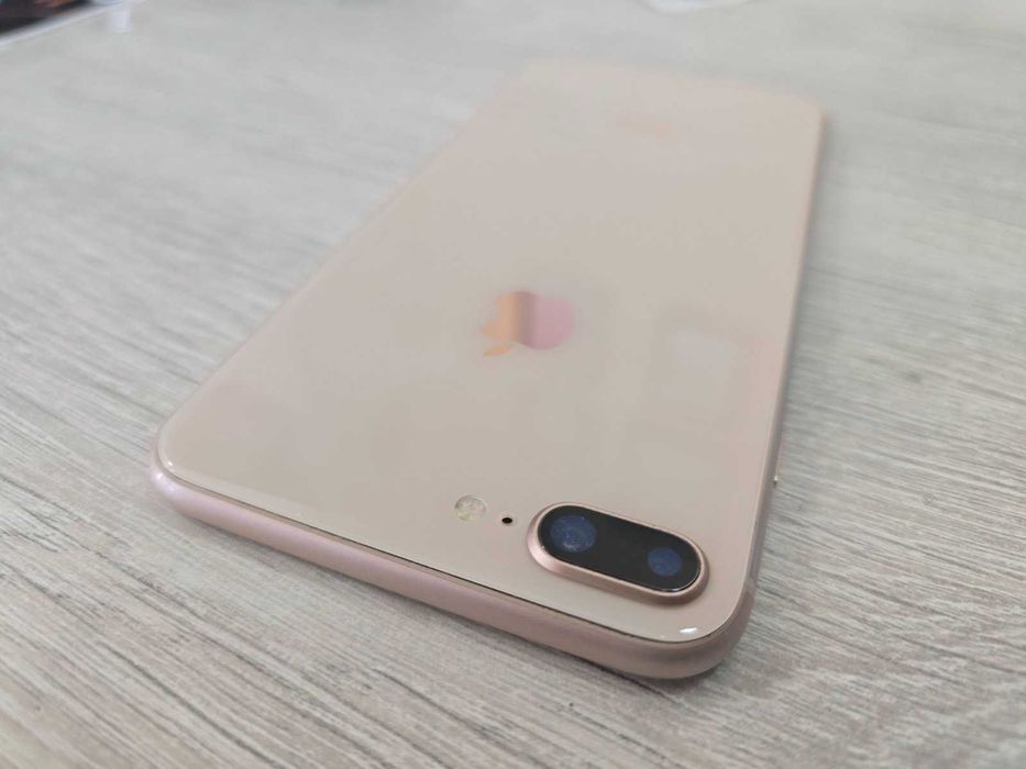 Apple iPhone 8 Plus 64GB / 90%