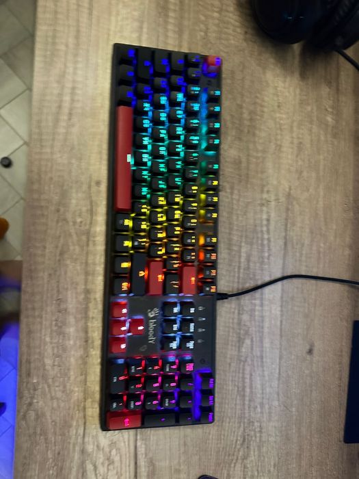 Продам механическую клавитуру блади