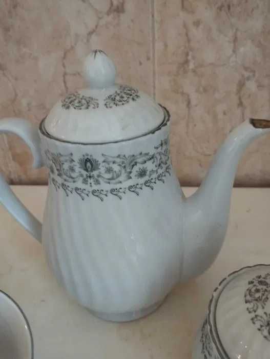 Набор посуды советских времен.