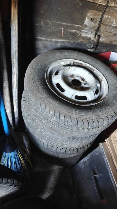 Продам диски и балоны R13