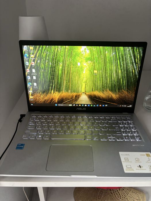 Vând laptop ASUS VivoBook 15 X515EA