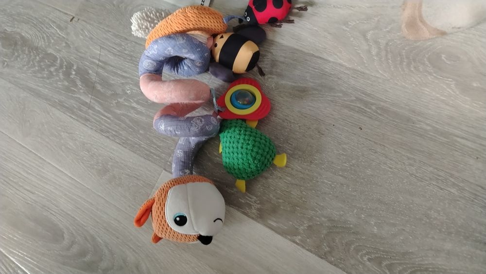 Продам игрушку на коляску