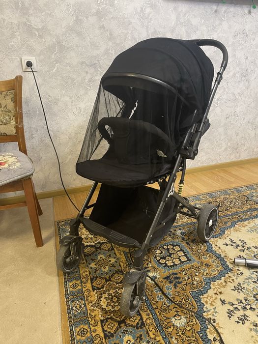 Продам коояску детскую черную