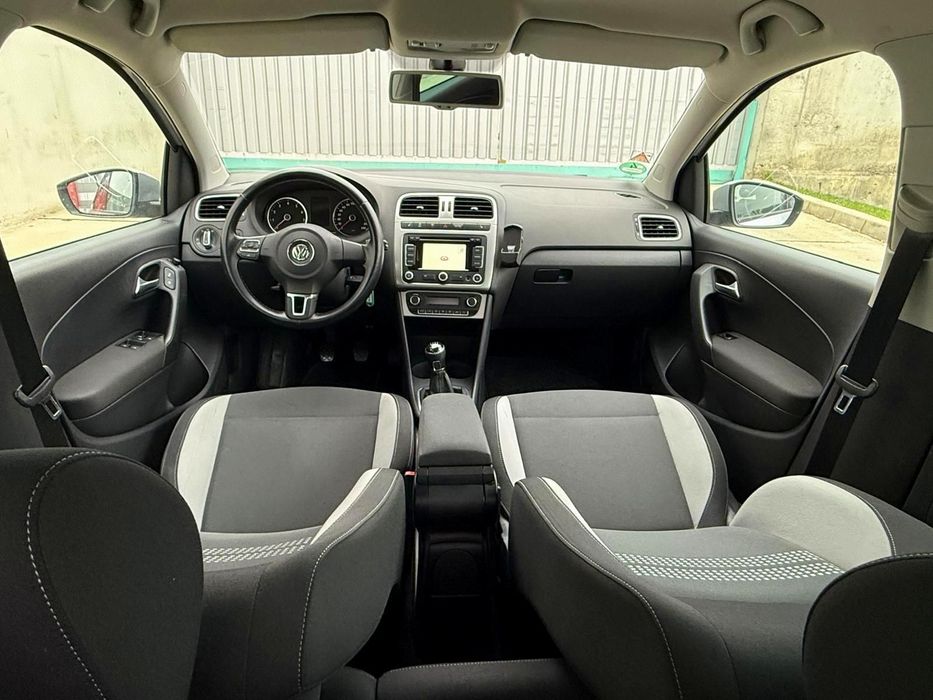 Volkswagen Polo 2014 benzină, 5.013 € — imagine 2