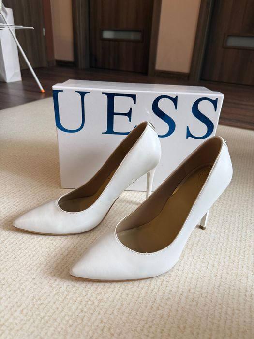 Обувки " Guess "