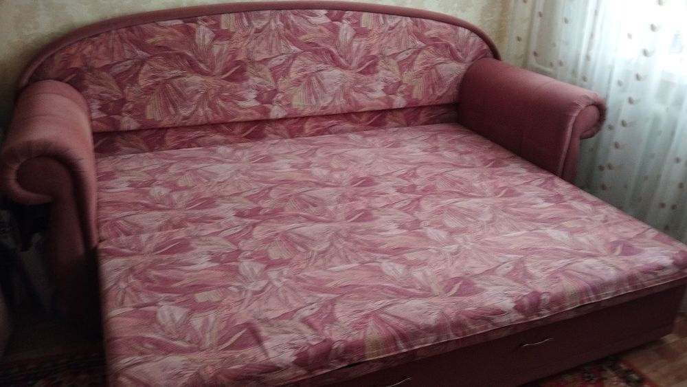 Продам диван в хорошем состоянии