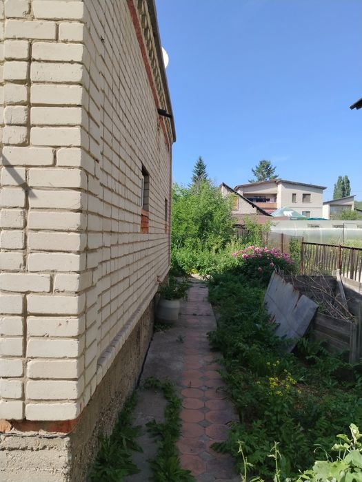 Продам двухэтажный особняк