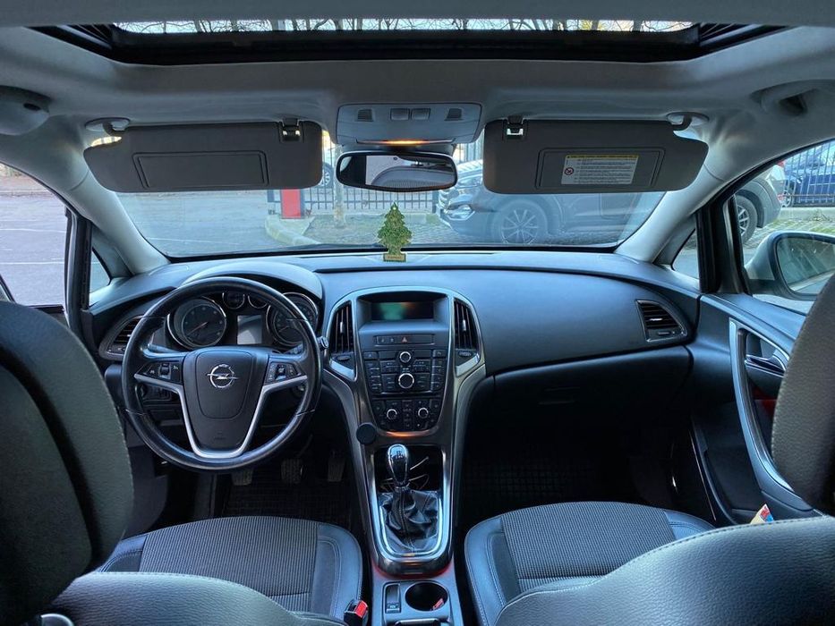 Vând Opel Astra j 2010