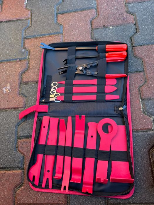 Set demontat tapitarie plastice clipsuri auto