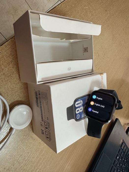 Часовник Huawei Watch Fit 4
