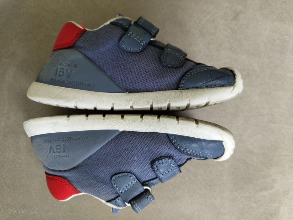 Adidași Biomecanics 24