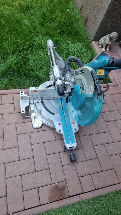 Circular makita ls 1219L